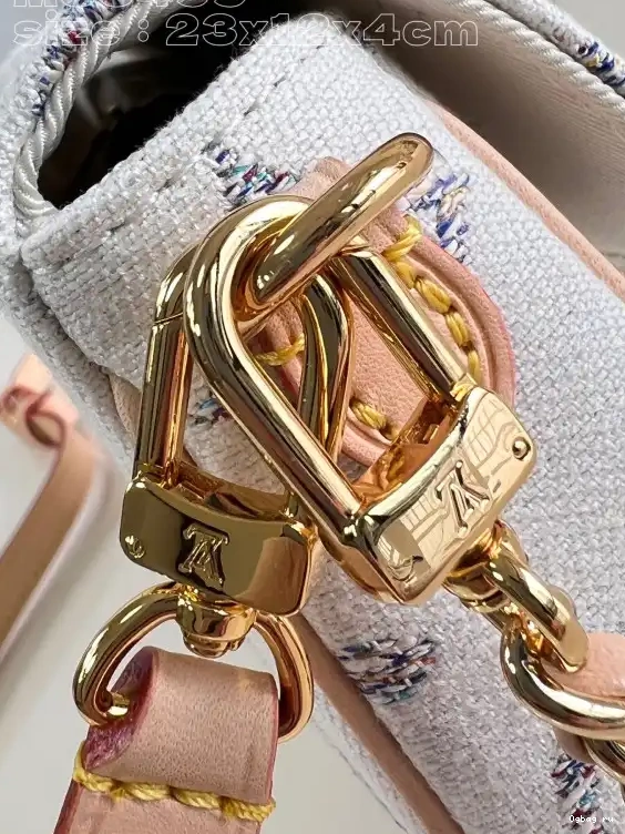 on VUITTON LOUIS Wallet Ivy-23.5*12*4.3cm Chain 0703